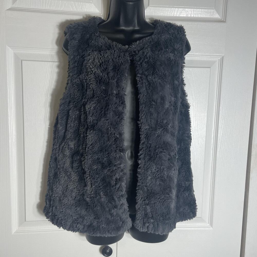 dylan True‎ Grit Vest Women Medium Gray Faux Fur Sherpa Hook Closure Sleeveless